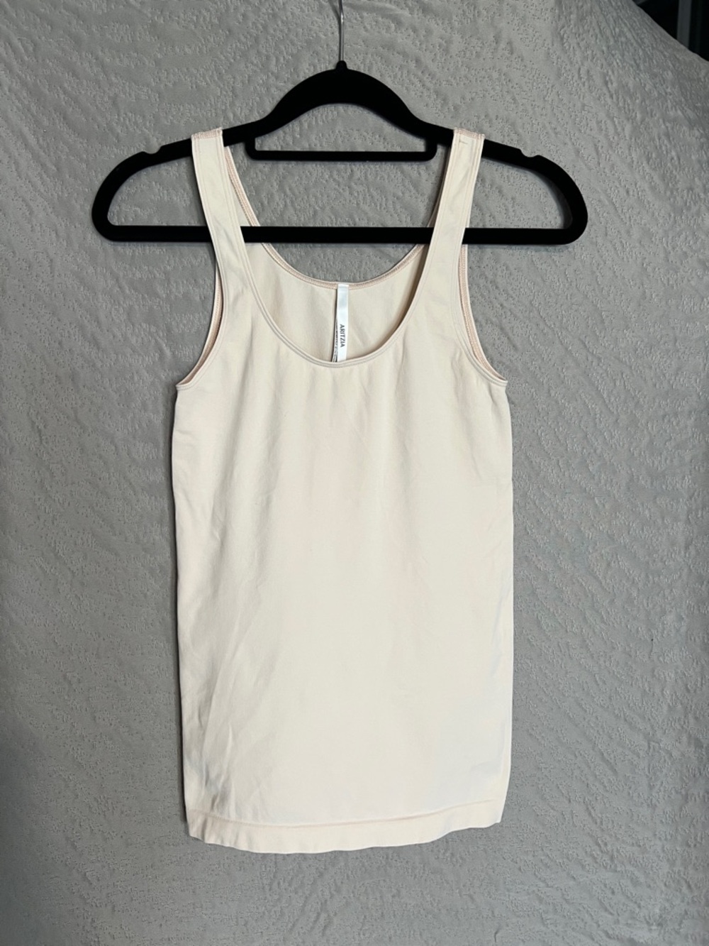 Aritzia Women’s Cream Tank Top - Classic Scoop Neck size small